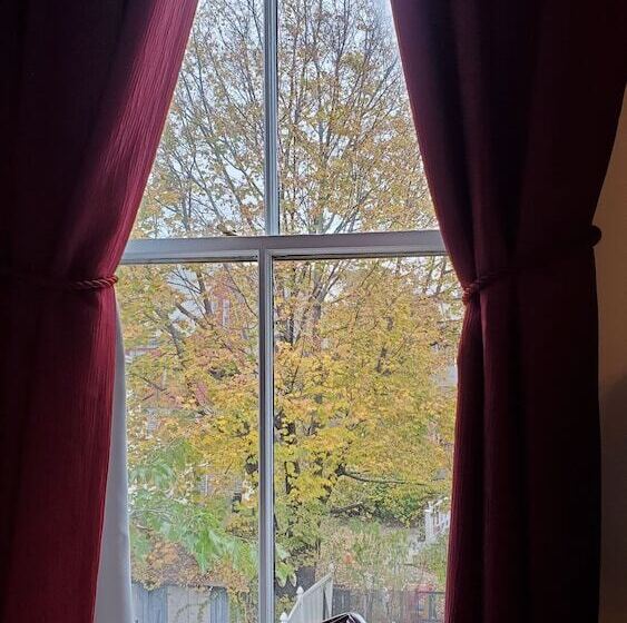 Bed and Breakfast Davis Square Inn