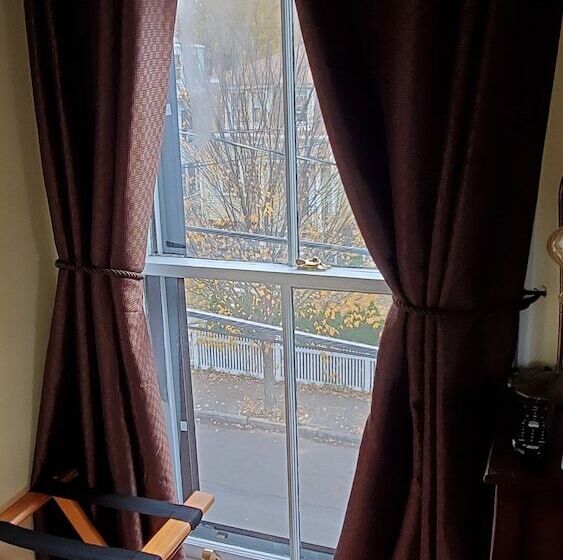 Bed and Breakfast Davis Square Inn