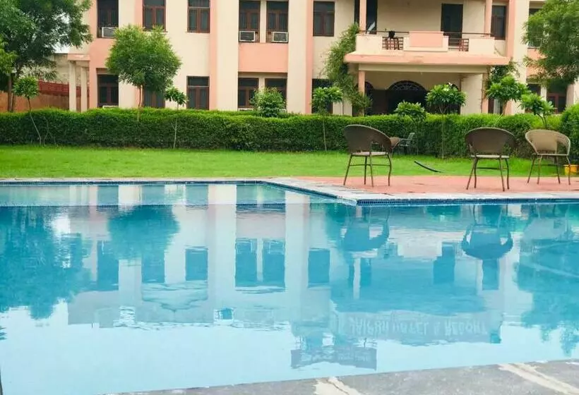 Oyo 13789 Jaipur Hotel And Resort