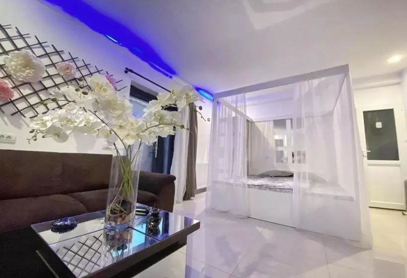 Urban Garden Apart