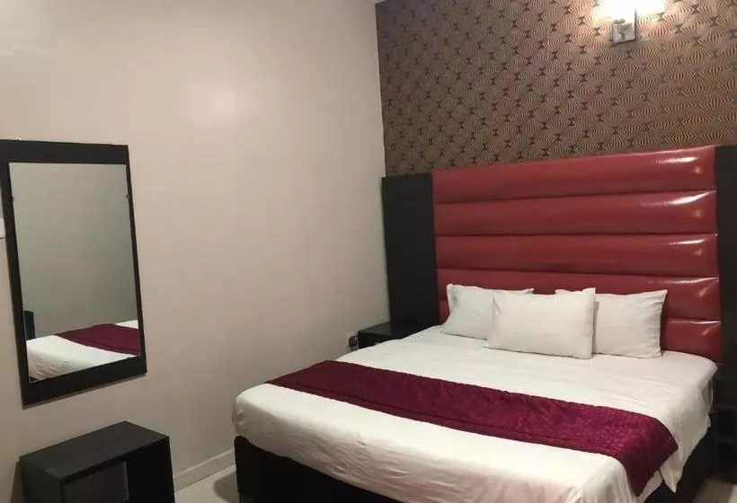 Hotel Roswell Tipton Apartments