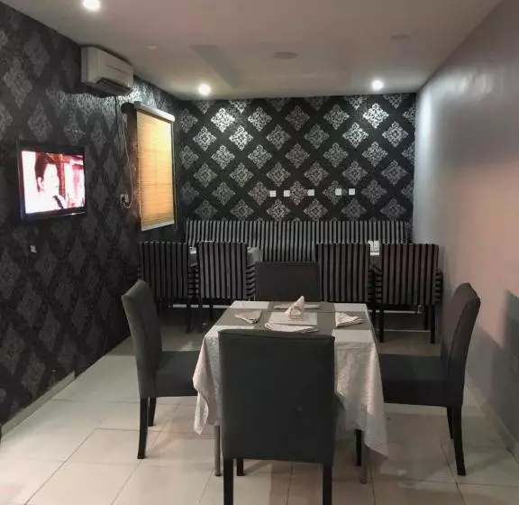 Hotel Roswell Tipton Apartments