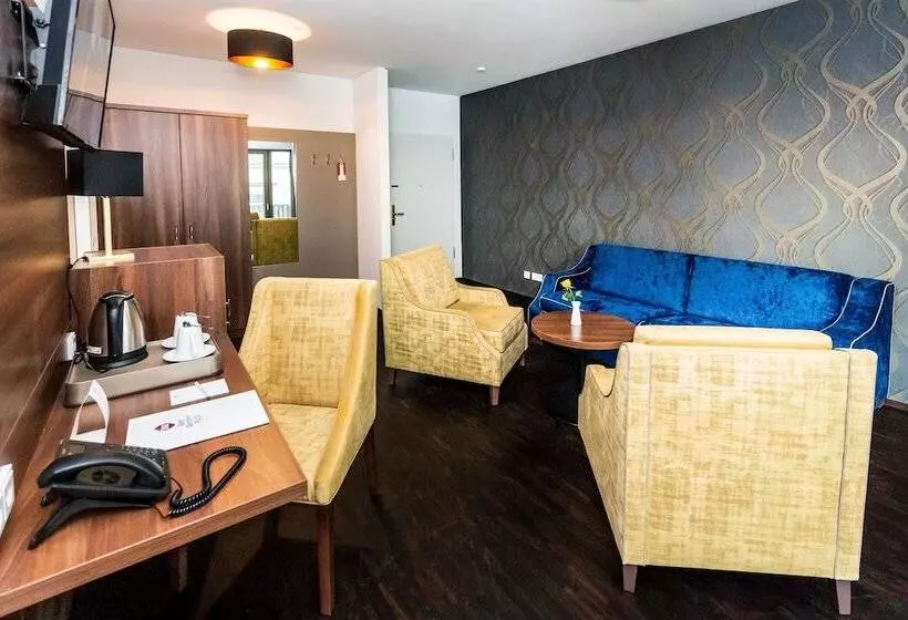 ホテル Best Western Plus Royal Suites