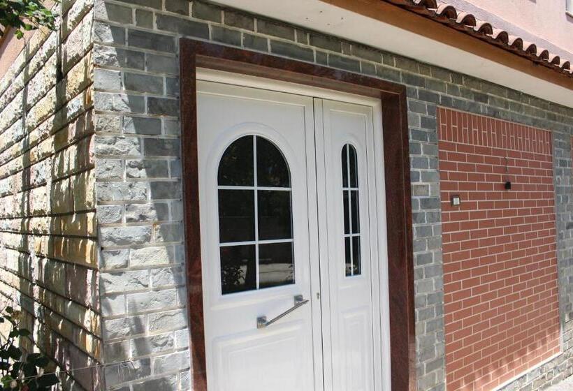 ペンション Vila Topciu