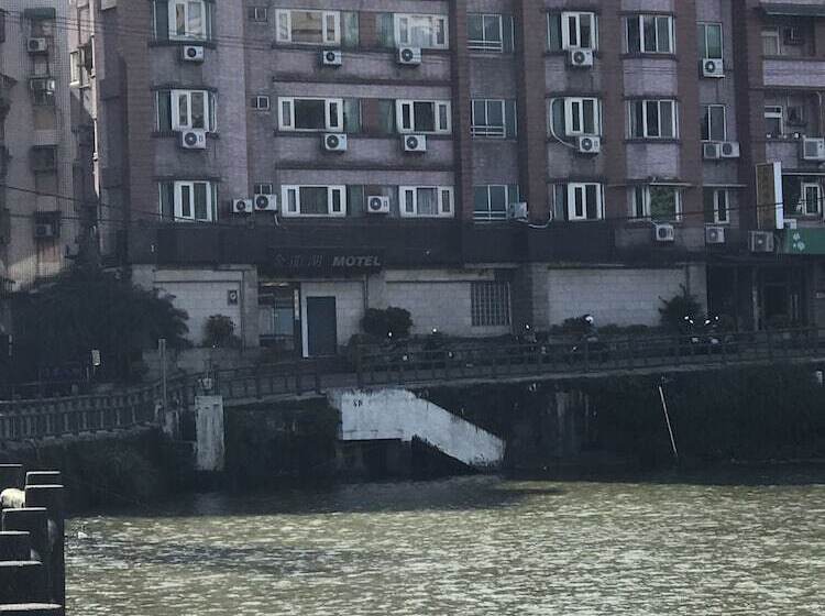 هاستل Gin Lon Lake Motel