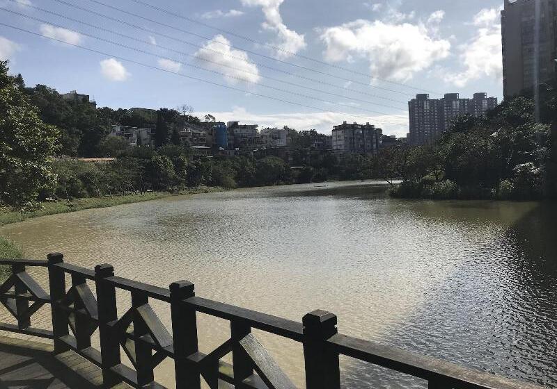 هاستل Gin Lon Lake Motel