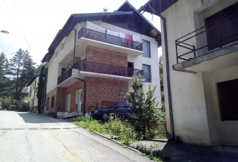 هاستل Hm   Konak