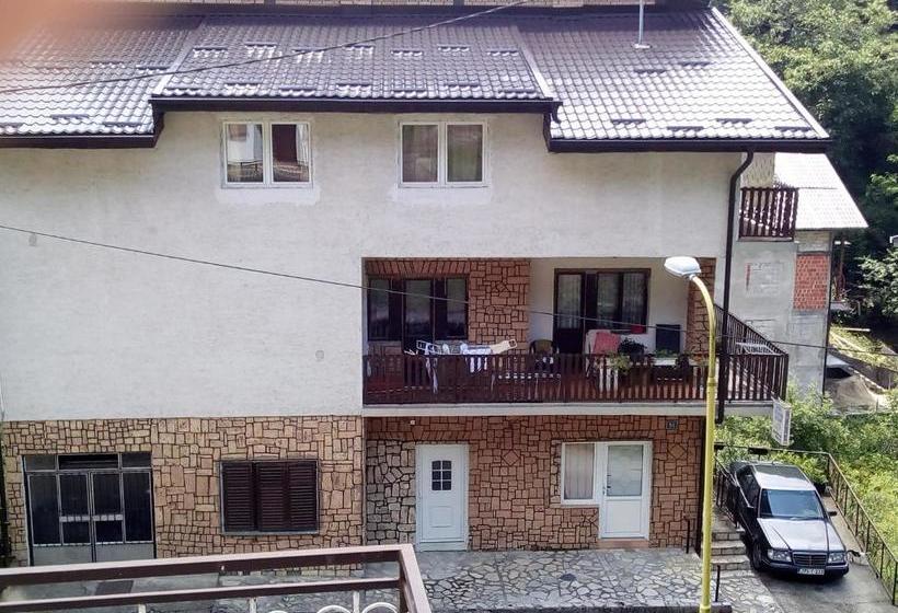 هاستل Hm   Konak