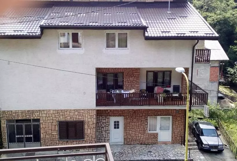 هاستل Hm   Konak