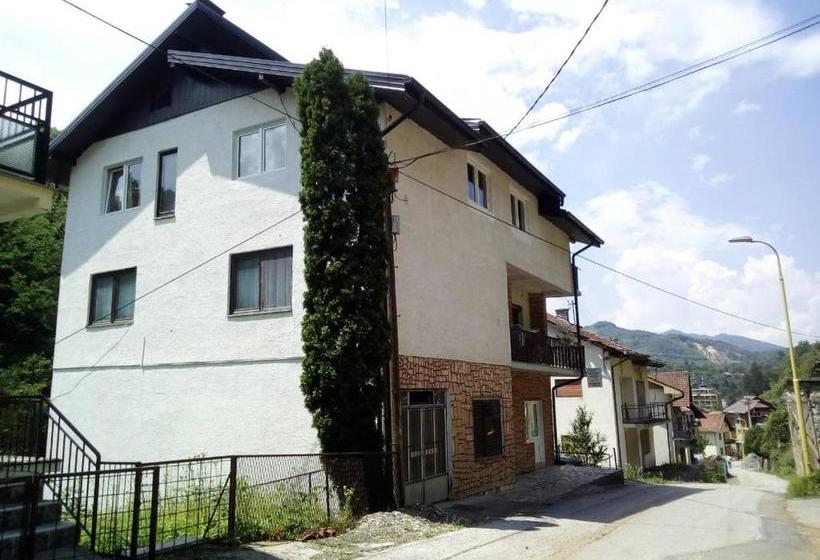 هاستل Hm   Konak