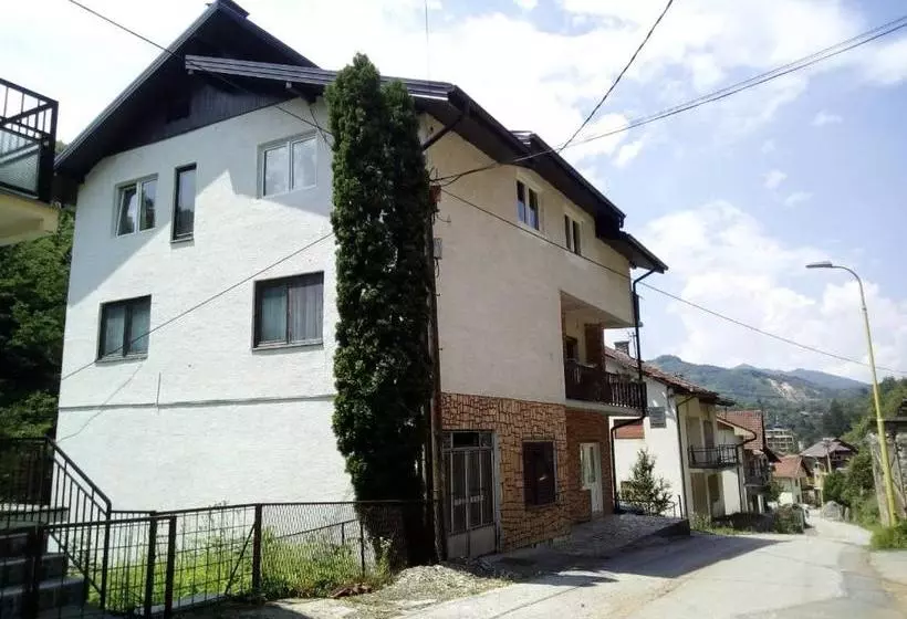 هاستل Hm   Konak