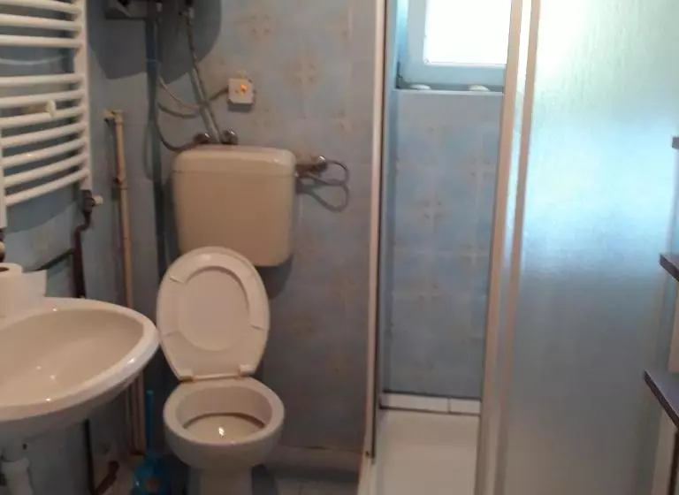 هاستل Hm   Konak