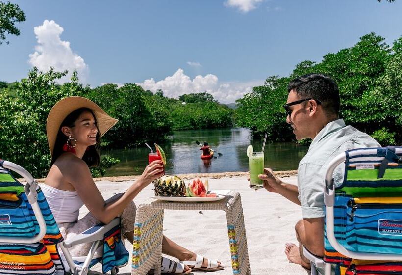 Bacau Bay Resort Coron