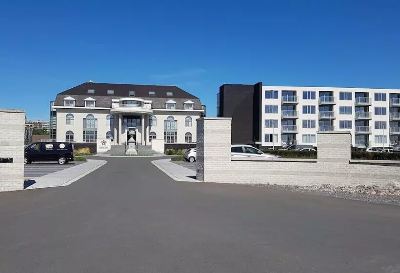 ホテル Acropolis   Op Het Sportiefste Park Van De Kust