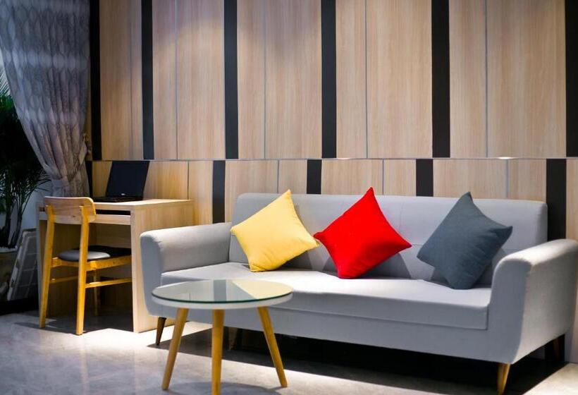 Moonlight Bay Hotel & Apartment