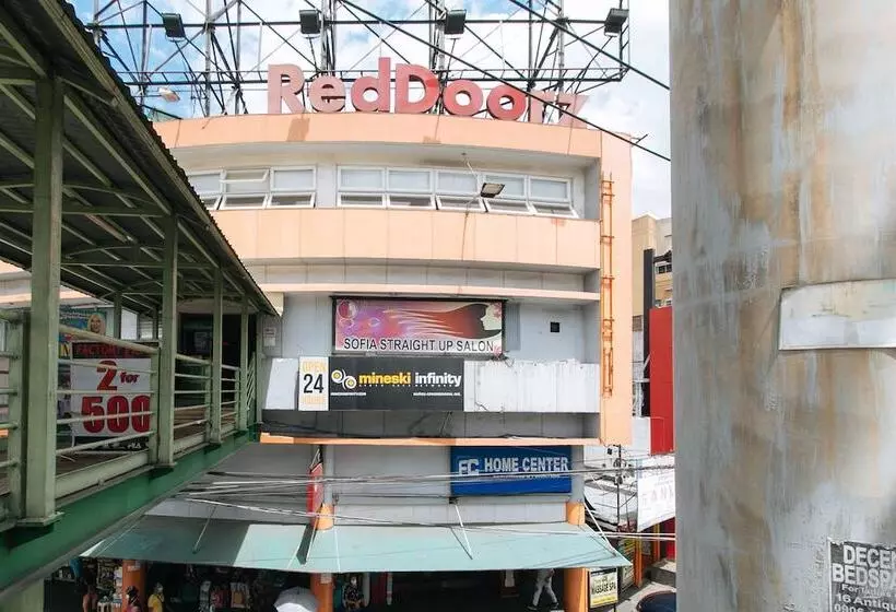هتل Reddoorz Plus At Edsa Congressional