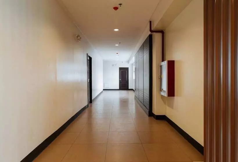 هتل Reddoorz Plus At Edsa Congressional