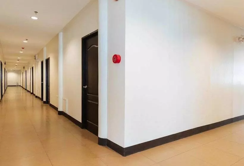 هتل Reddoorz Plus At Edsa Congressional