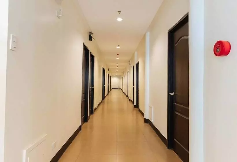 هتل Reddoorz Plus At Edsa Congressional