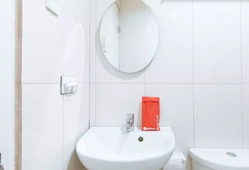 هتل Reddoorz Plus At Edsa Congressional