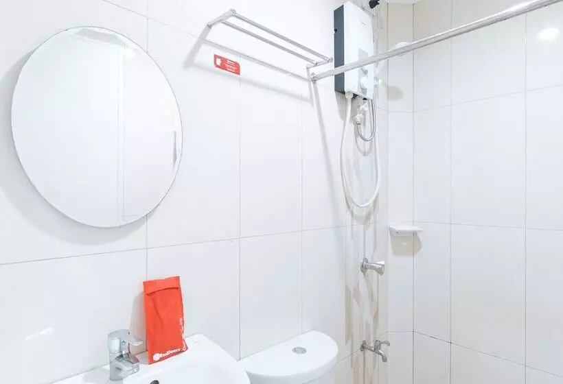 هتل Reddoorz Plus At Edsa Congressional