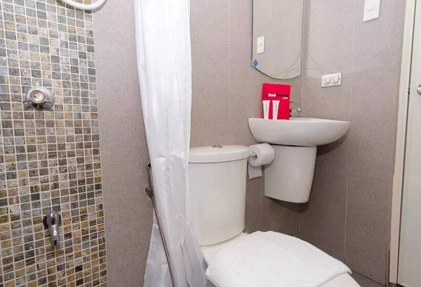هتل Reddoorz Plus At Edsa Congressional