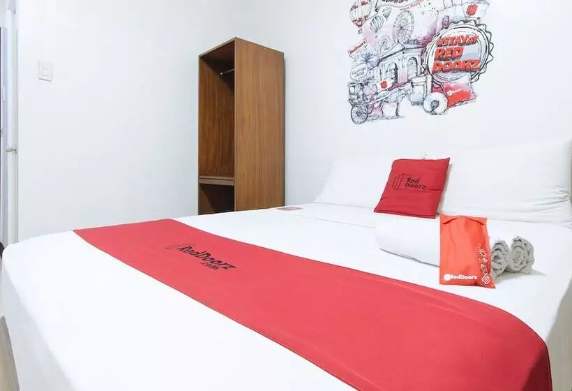هتل Reddoorz Plus At Edsa Congressional