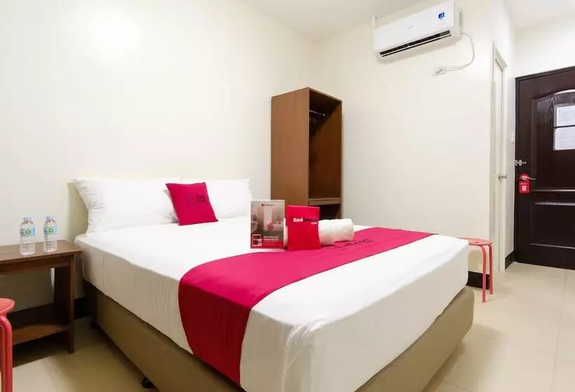 هتل Reddoorz Plus At Edsa Congressional