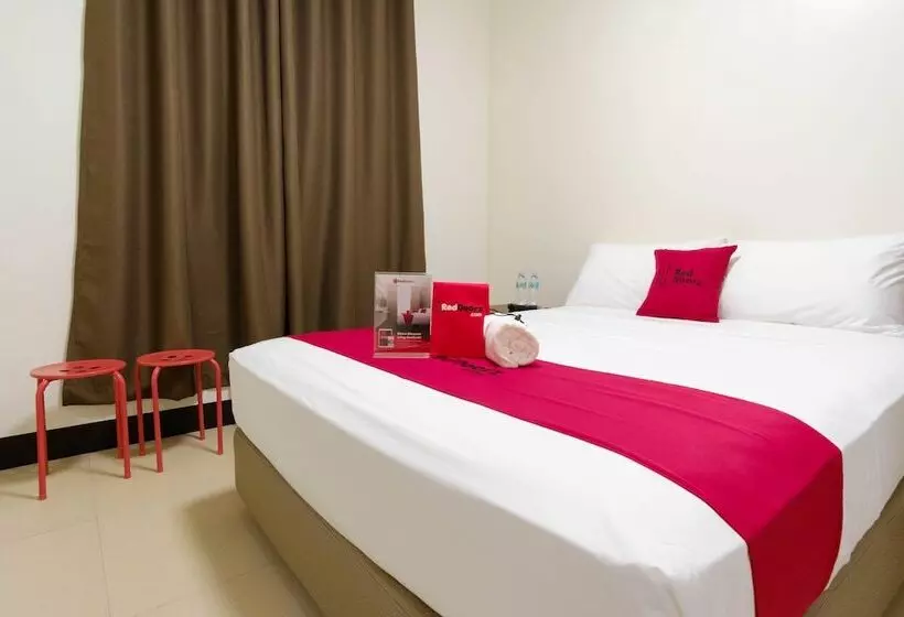 هتل Reddoorz Plus At Edsa Congressional