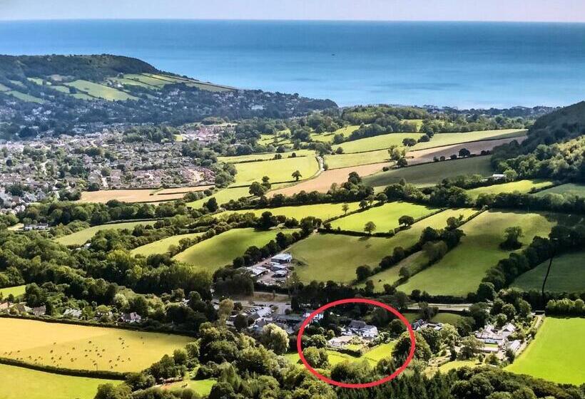پانسیون The Barn And Pinn Cottage