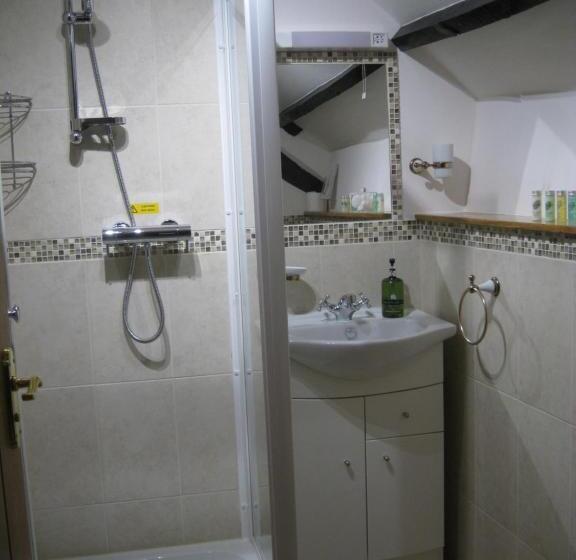 پانسیون The Barn And Pinn Cottage