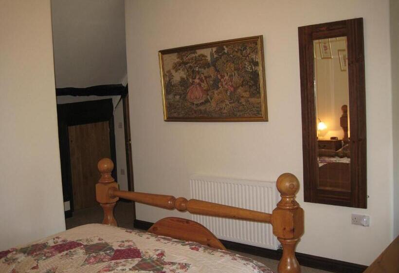 پانسیون The Barn And Pinn Cottage