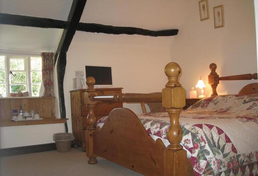 پانسیون The Barn And Pinn Cottage