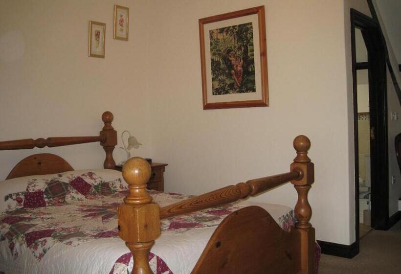 پانسیون The Barn And Pinn Cottage