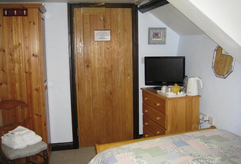 پانسیون The Barn And Pinn Cottage