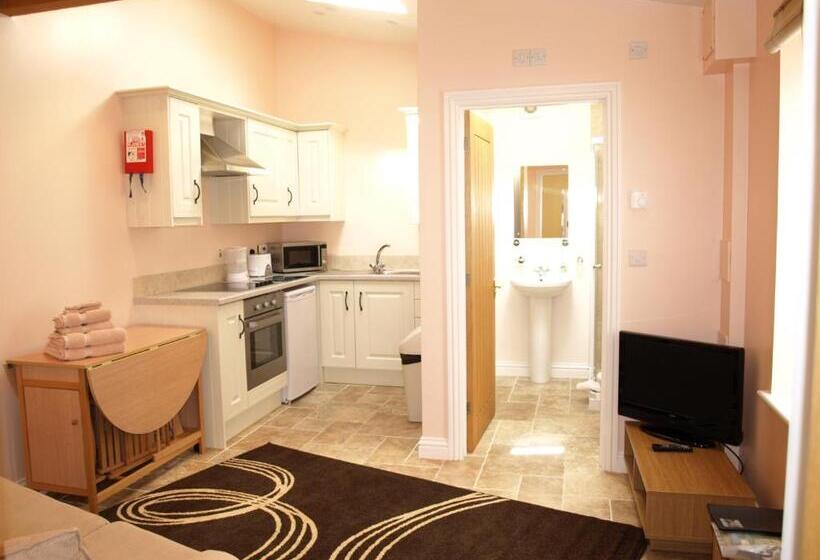 پانسیون The Barn And Pinn Cottage