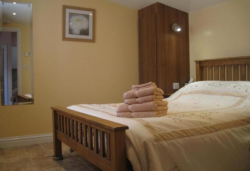 پانسیون The Barn And Pinn Cottage