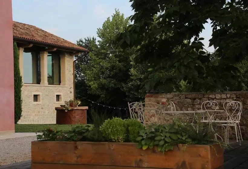 تختخواب و صبحانه Mostofiore