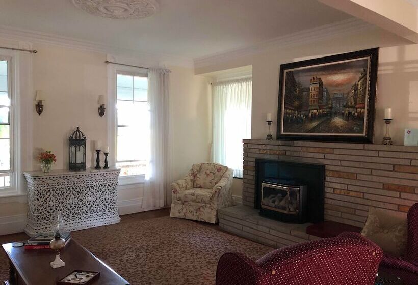 민박 Waterside Inn