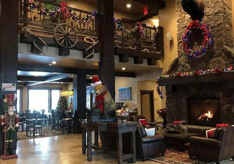 ホテル Glacier International Lodge