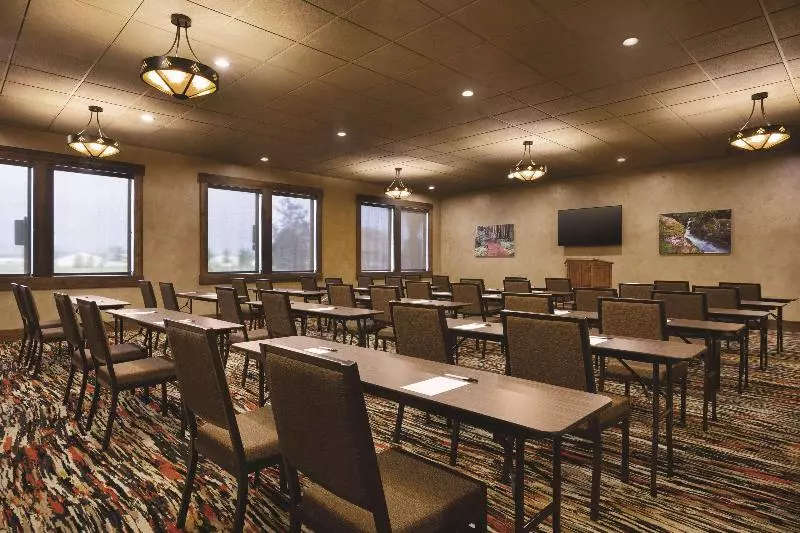 ホテル Glacier International Lodge