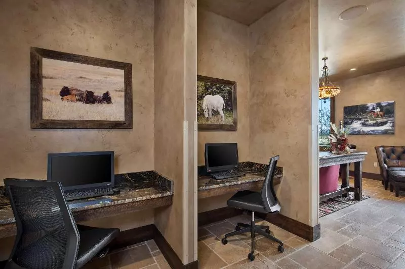 ホテル Glacier International Lodge