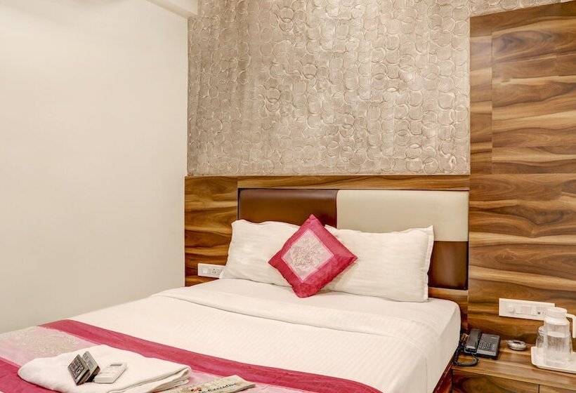 Hotel Plaza Executive   Near Bkc