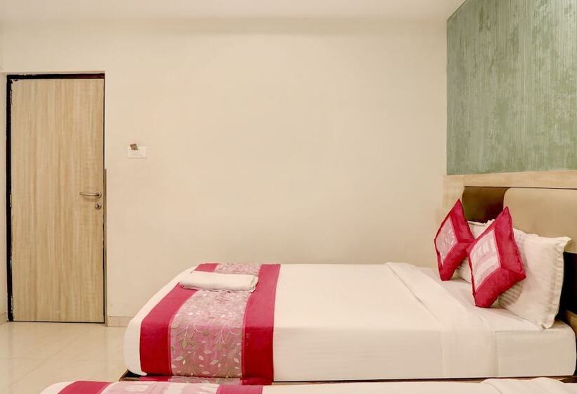 Hotel Plaza Executive   Near Bkc