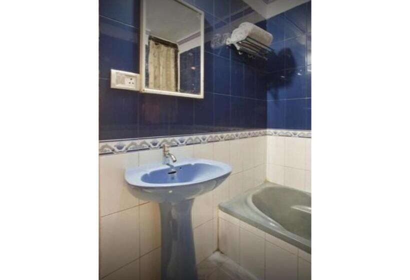 호텔 Balcony Rooms Overlooking The Main Market