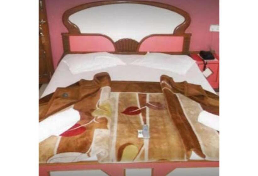 호텔 Balcony Rooms Overlooking The Main Market