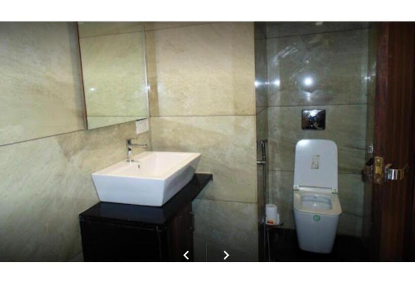 호텔 Balcony Rooms Overlooking The Main Market