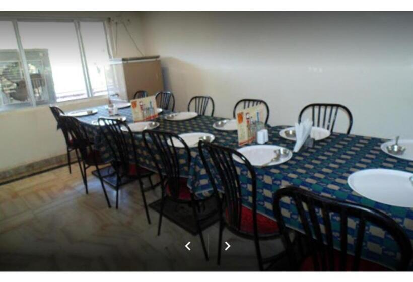 호텔 Balcony Rooms Overlooking The Main Market