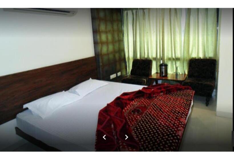 호텔 Balcony Rooms Overlooking The Main Market