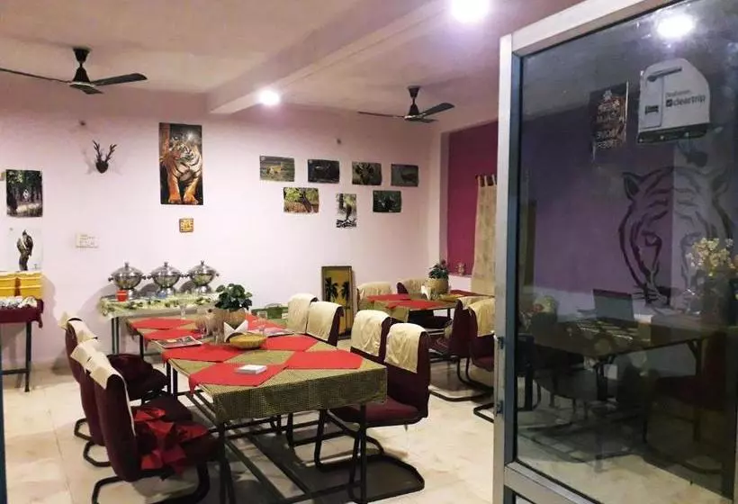 Hotelli Narmada Palace